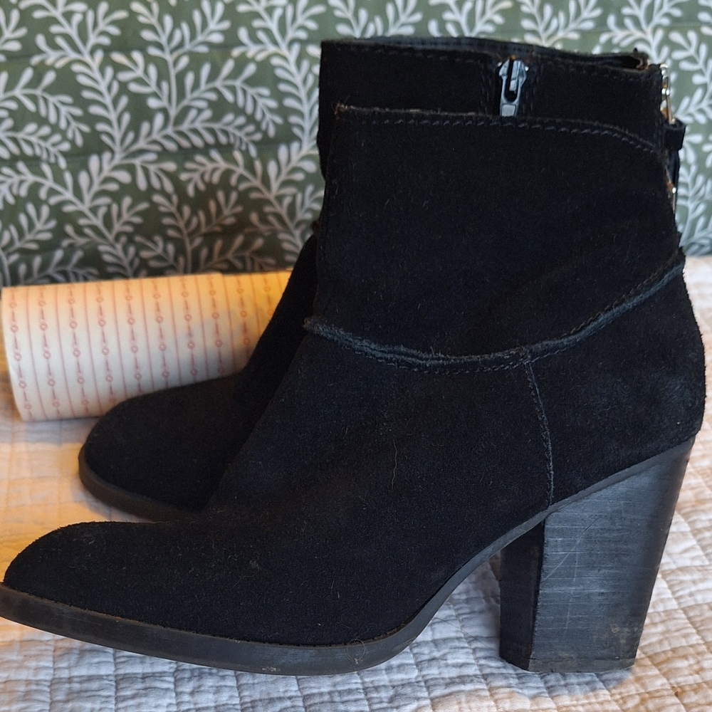 Steve Madden women's Boots size 9M black suede